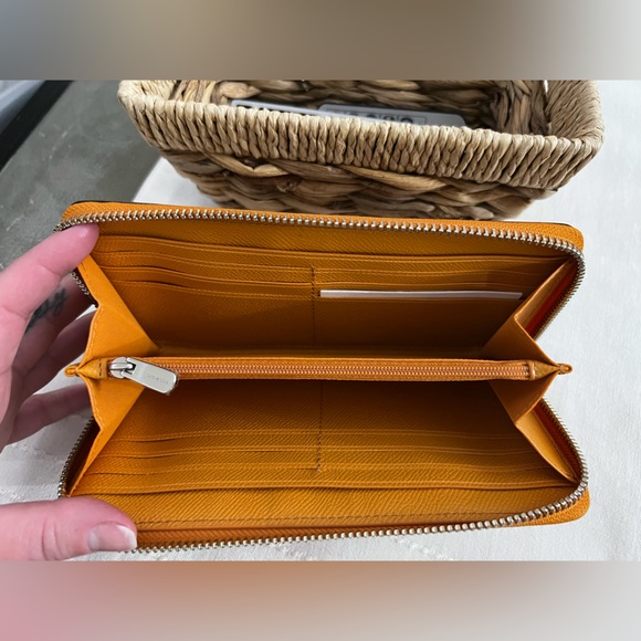 Coach Wallet - Picture 9 of 9